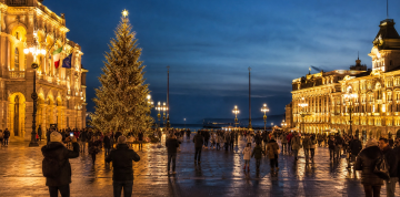 Advent v čarovnom prístavnom Terste v Taliansku