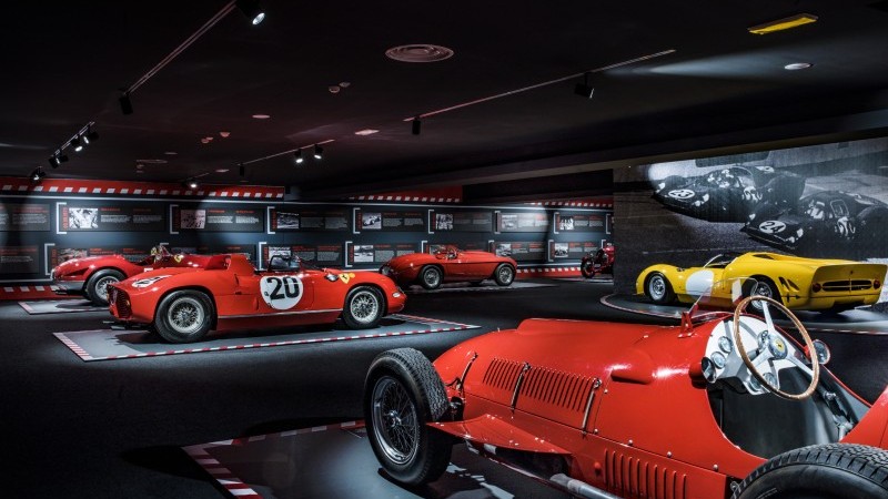 Po stopách Ferrari autobusom – Modena a Maranello