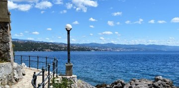 Leto pri mori v Chorvátskej Opatiji