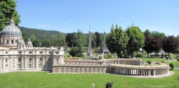 Najkrajšie stavby sveta a tyrkysové jazero Wörthersee