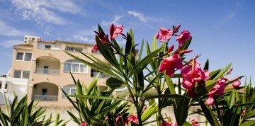 Týždeň pri Trogire s dopravou a polpenziou - Villa Jelavič 3*