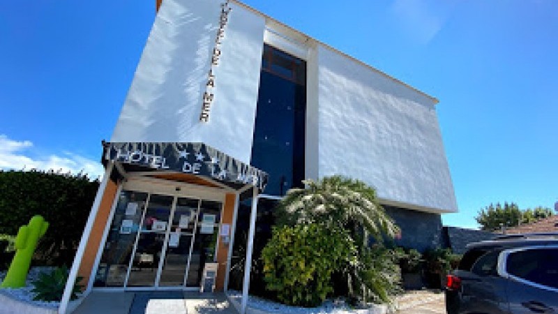 Hotel de la Mer & Ibis Budget Saint Martin de Crau Porte de Camargue