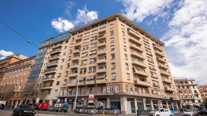 Laura Hotel