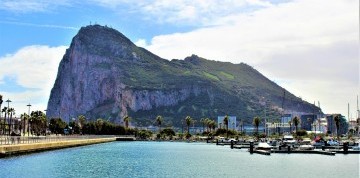 Malaga a Gibraltar – kontrasty Stredomoria letecky