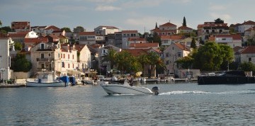 Týždeň pri Trogire s dopravou a polpenziou - Villa Jelavič 3*